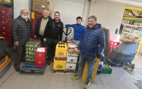 “Banco di Beneficenza”, i volontari distribuiscono beni di prima necessità