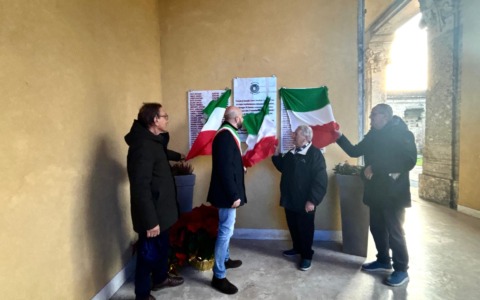 Bergamo ricorda le vittime del bombardamento di Dalmine: scoperta una lapide al cimitero monumentale