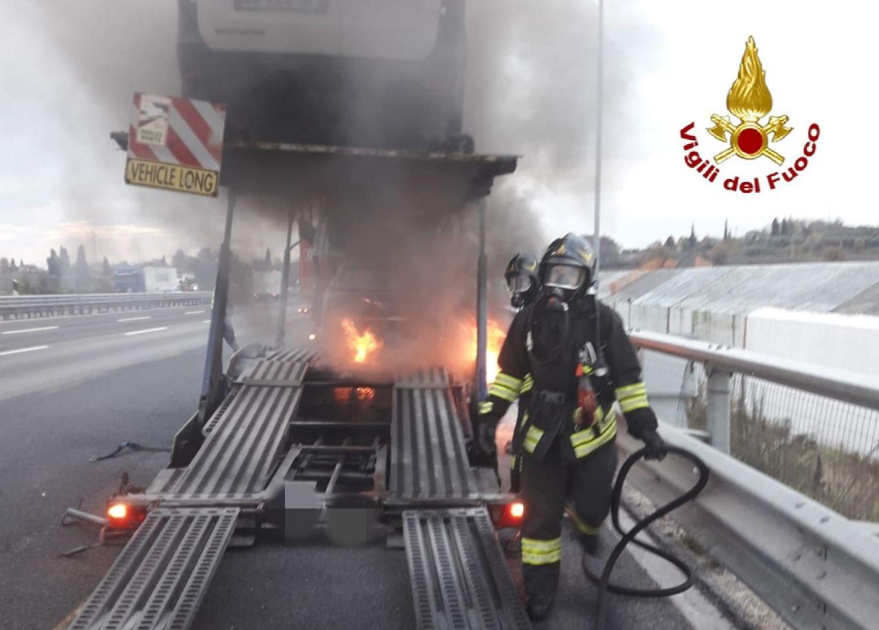 Bisarca ha un guasto ai freni e va a fuoco sull’autostrada A4