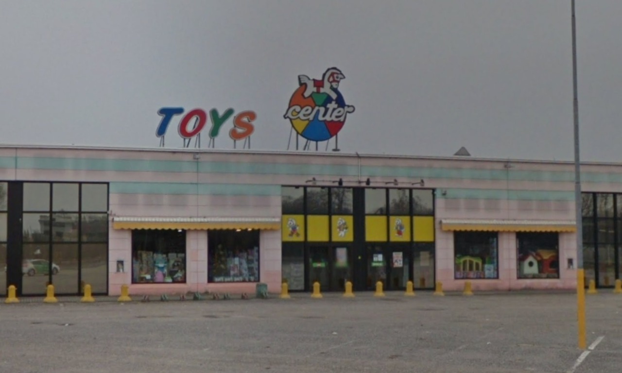 Bozzolo, rapina a mano armata al “Toys Center”: cassiera minacciata con una pistola