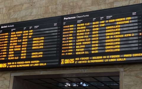 Cadavere sulla ferrovia nel Senese, circolazione sospesa di Av e regionali