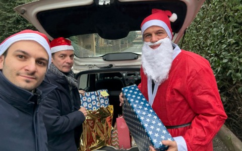 Cassano d’Adda, l’Albero Solidale compie un anno: consegnati i doni alle famiglie