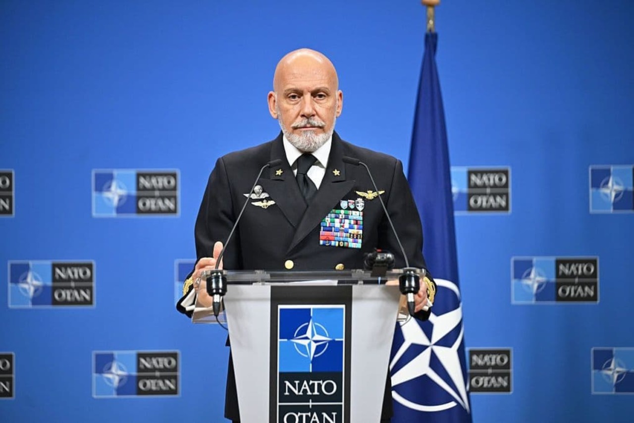 Cavo Dragone: “Nato valuta attacchi preventivi contro la Russia”. Mosca avverte sui rischi di escalation