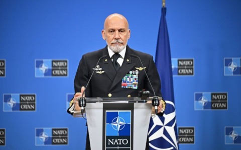 Cavo Dragone: “Nato valuta attacchi preventivi contro la Russia”. Mosca avverte sui rischi di escalation