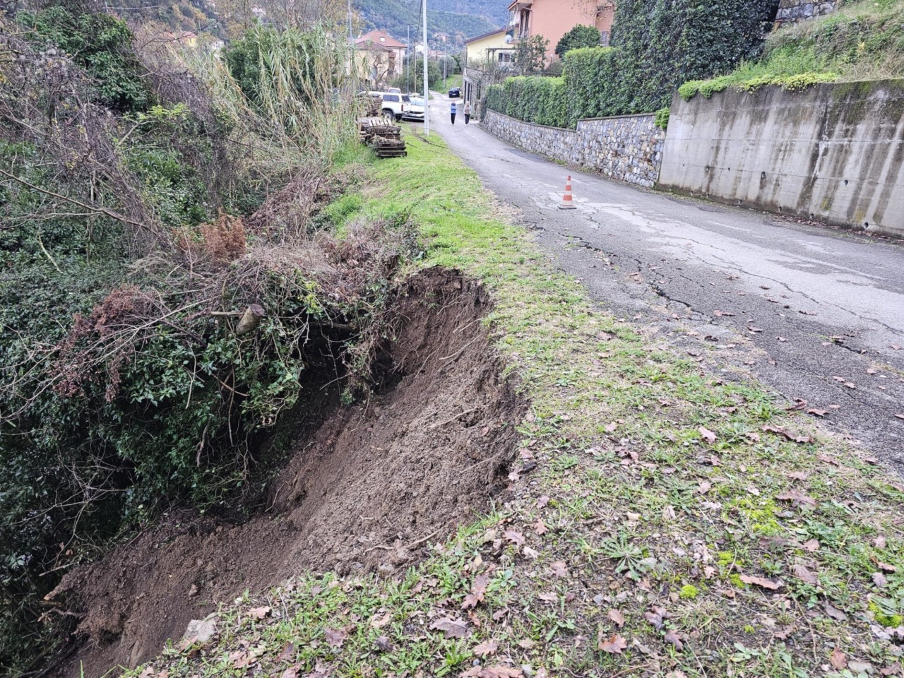 Cede un tratto di strada a Villa Ponzerone