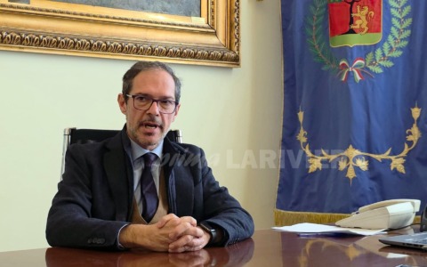 Centrodestra prende tempo sull’aut-aut di Ingenito: “Supporto prima delle Provinciali o dimissioni”