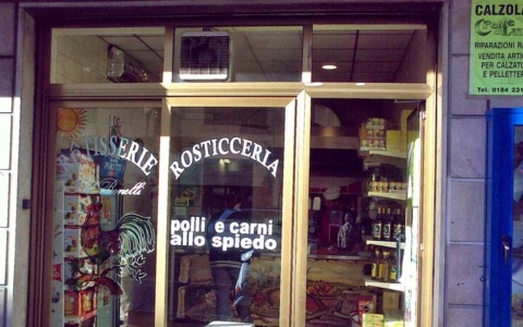 “Chiude la storica rosticceria Bonelli di Ventimiglia”. Ma c’è chi assicura: “Riapre, tranquilli! Con nuovi proprietari”