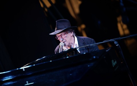 Cinquant’anni di canzoni, emozioni e incontri: il gran finale di un tour celebrativo