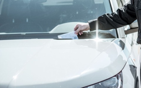 Cittadino denuncia il Comune di Viterbo per falso a seguito di una multa per sosta irregolare