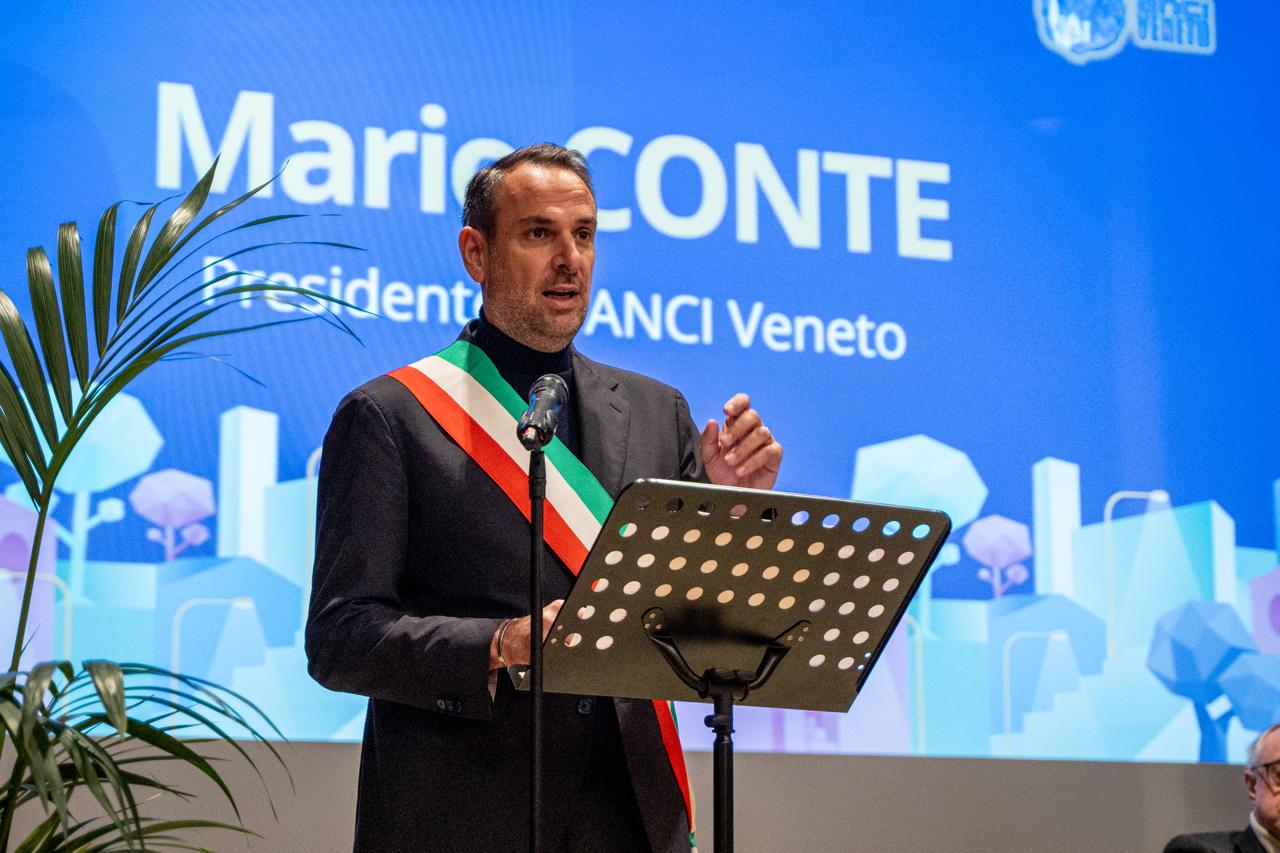 Conte all’Anci guida la fronda dei sindaci contro i furti: “Servono più risorse”