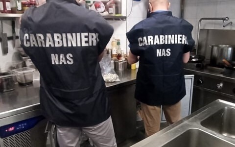 Controlli dei Carabinieri del NAS, chiuso un pub e sequestrati alimenti in un ristorante