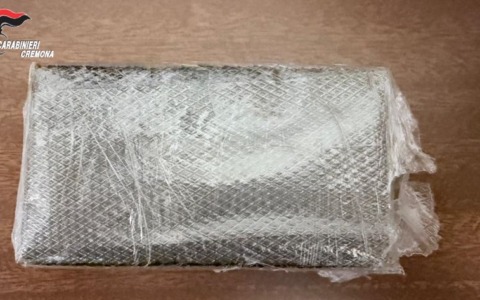 Denunciati due rapinatori, un ladro e un un giovane con un etto di droga nei pantaloni