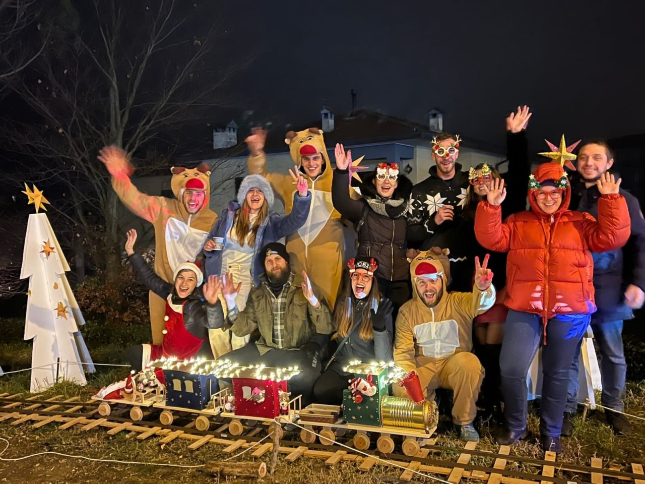 Dieci anni e non sentirli: torna l’appuntamento della Vigilia con i “Ragazzi della Rotonda”