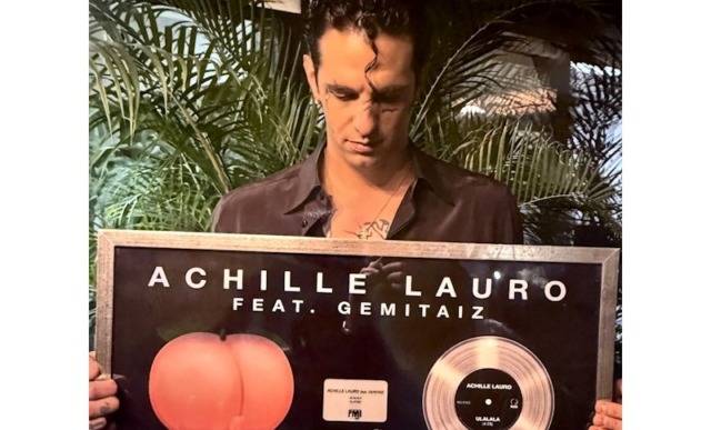 Disco di platino di Achille Lauro e maglie di Leão e Lautaro all’asta “per far grande” Kayros