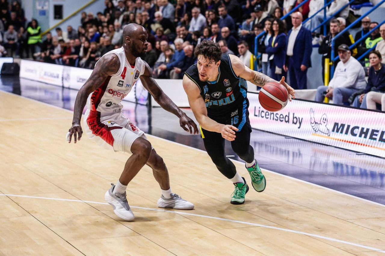 Disco rosso per la Vanoli Cremona che capitola nello scontro salvezza contro Varese 79-87