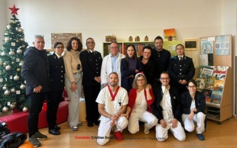 Donazione natalizia della Polizia Penitenziaria al reparto di Pediatria del Santa Maria Nuova