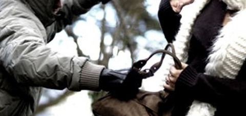 Donna aggredita finisce in ospedale dopo una tenta rapina a Isolabona