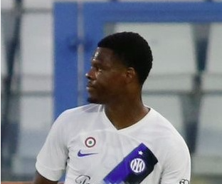 L’Inter torna sul mercato: Dumfries si opera, fuori 2-3 mesi