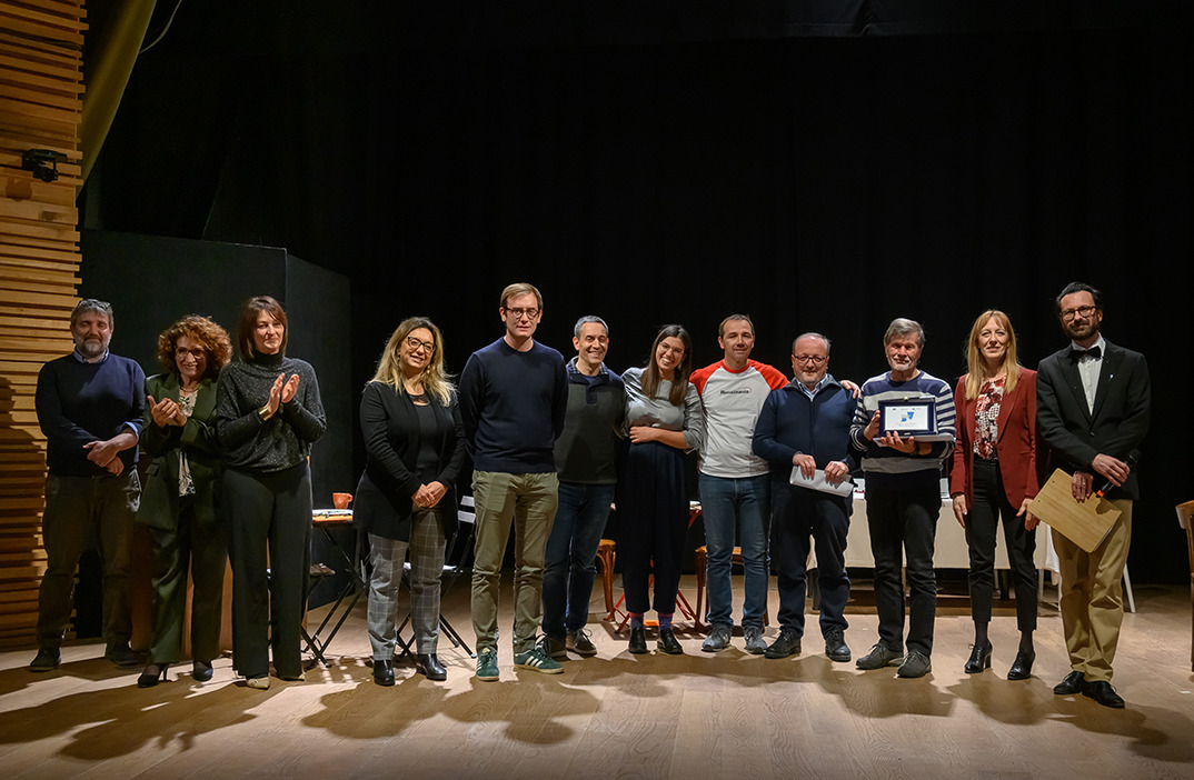 E’ “Quattro bombe in tasca” il vincitore del Festival di Teatro “Città di Merate” 2025