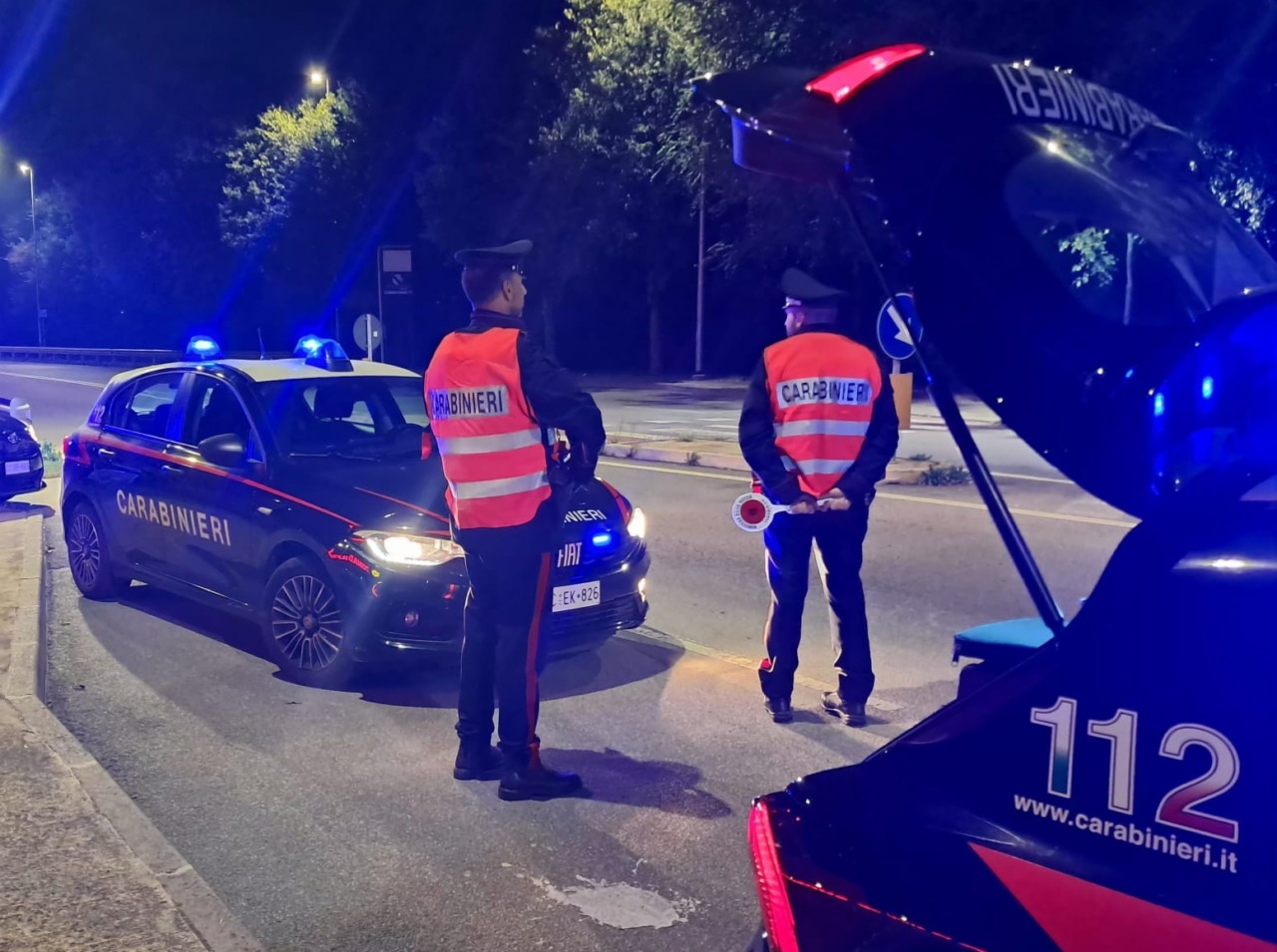 Fa tutto da solo: 43enne si ribalta in auto, soccorso nella notte