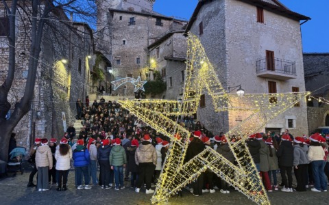 “Favole di Natale”: la casa di babbo natale, mercatini, mostre, animazione e poesie