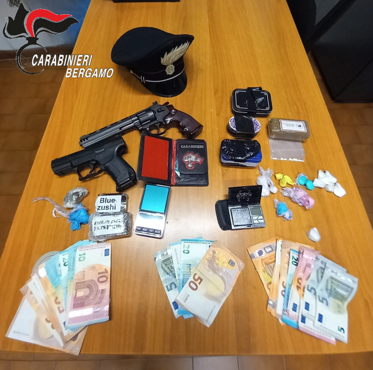 Fermati a Seriate dai carabinieri, trovata droga in auto e nelle abitazioni: arrestati due spacciatori