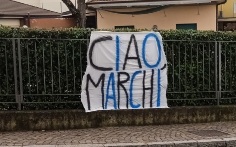 Folla e lacrime ai funerali del pizzaiolo Marco Motta: un addio struggente