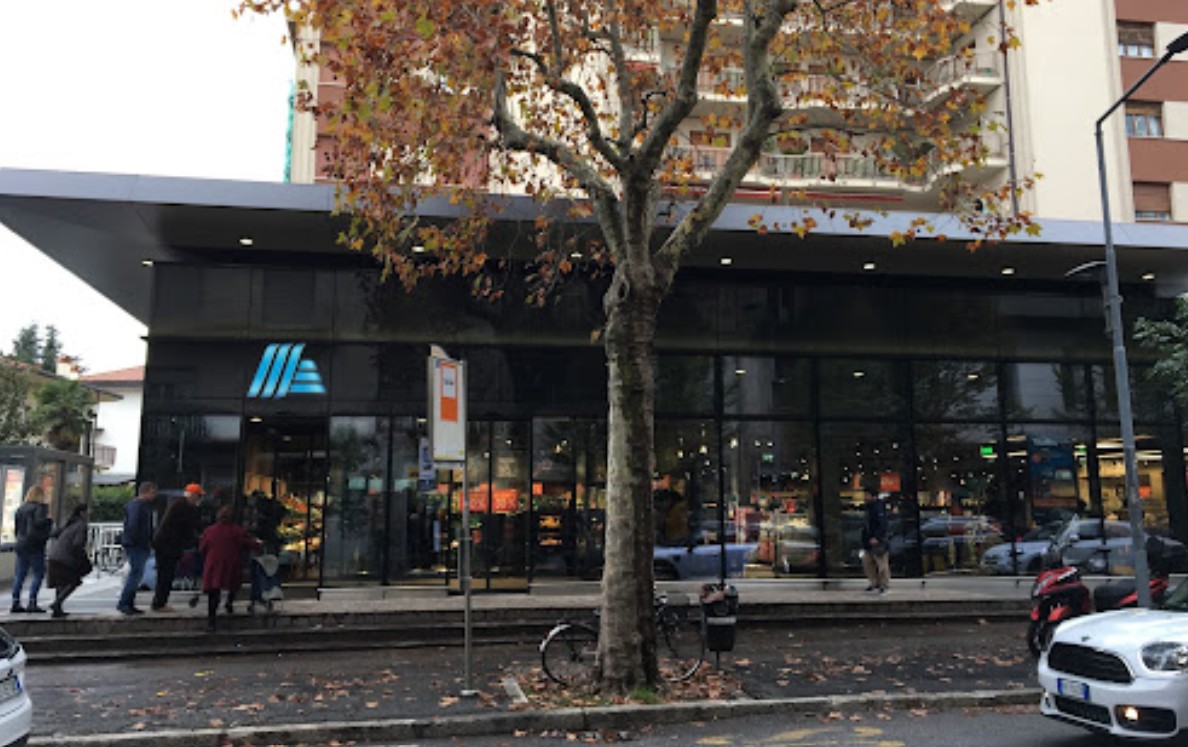 Fuga finita in pochi minuti: arrestato il ladro del supermercato di via XXIV Maggio che aveva aggredito il cassiere