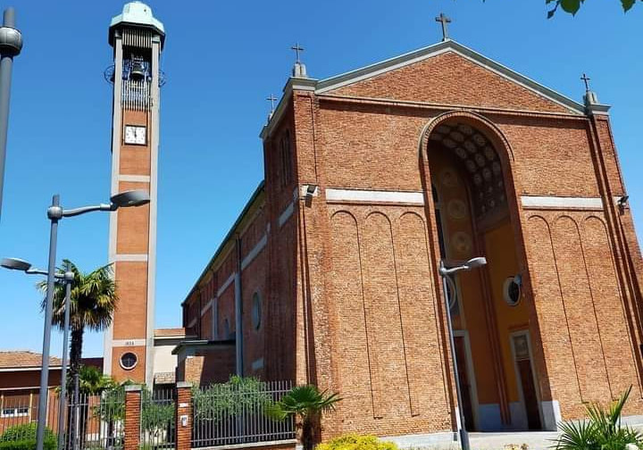 Furti e dispetti in chiesa: il parroco fa mettere le telecamere