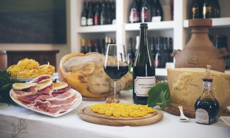 I modenesi spenderanno più di 330 milioni di euro per le spese natalizie