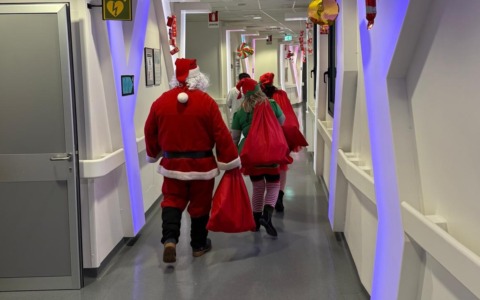 I volontari di Protezione Civile portano i doni ai bambini ricoverati in Pediatria