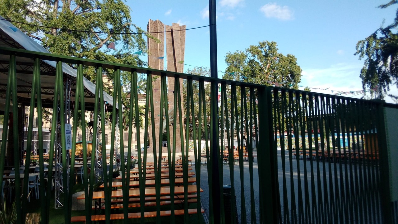 Il centrodestra torna alla carica su piazzale Alpini: «Basta rumori molesti e caravanserragli, ridatelo alle Penne Nere!»