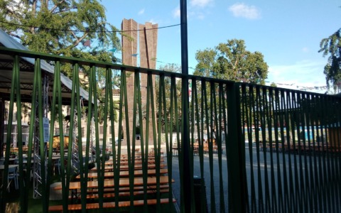 Il centrodestra torna alla carica su piazzale Alpini: «Basta rumori molesti e caravanserragli, ridatelo alle Penne Nere!»