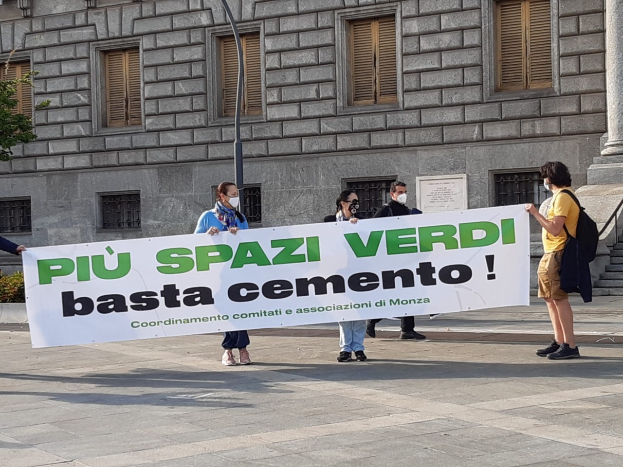 Il Coordinamento delle associazioni contro la Giunta: “Altro cemento anche a Natale”
