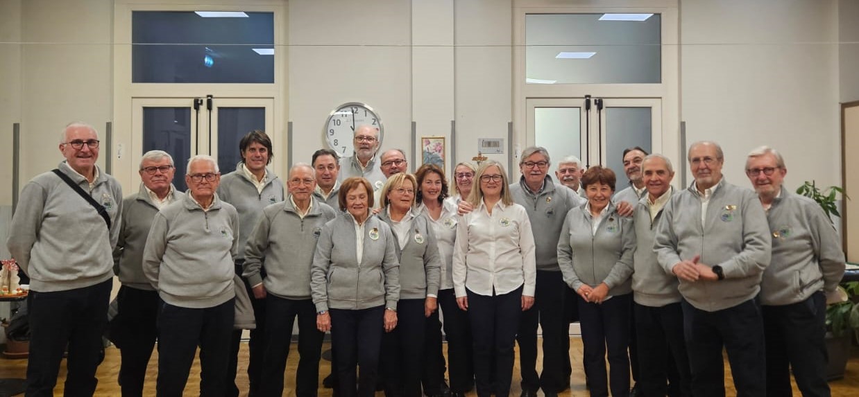 Il Coro Alpe porta il Natale alla Rsa Gianetti