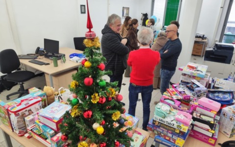 Il Giornale di Merate lancia “Sant’Ambrogio solidale”: giocattoli per i bambini e mostra fotografica