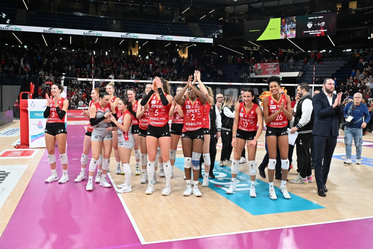 Il Volley Bergamo 1991 riparte fortissimo in una ChorusLife Arena gremita: 3-0 a Busto Arsizio