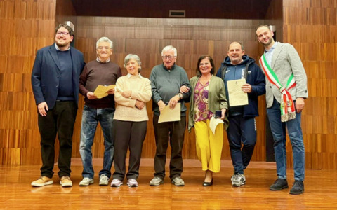 Il volontario dell’anno (Matteo Finassi) e i tanti altri premiati dal Comune di Curno