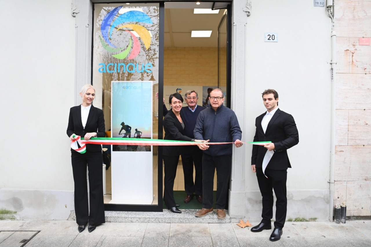 Inaugurato il nuovo sportello Acinque Energia a Tradate