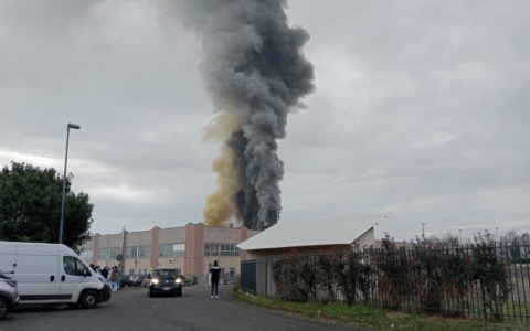Incendio a Lomagna, l’azienda: “Torneremo più forti”