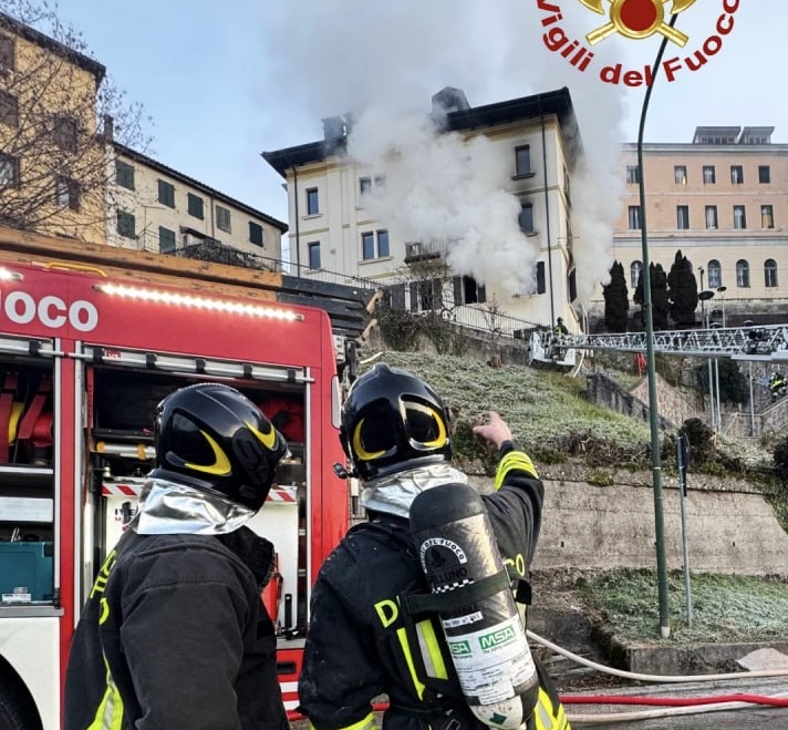 Incendio Belluno, due persone in ospedale. Morti due cani