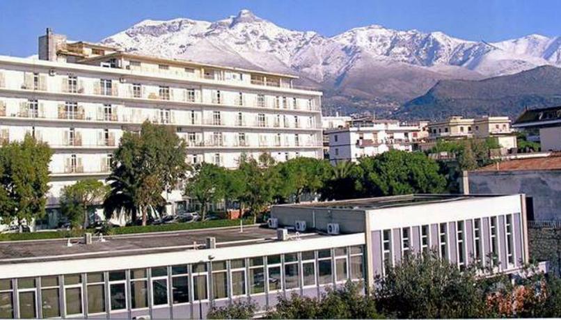 Incidente, uomo esce di strada con lo scooter, guidava sotto alcol e droghe