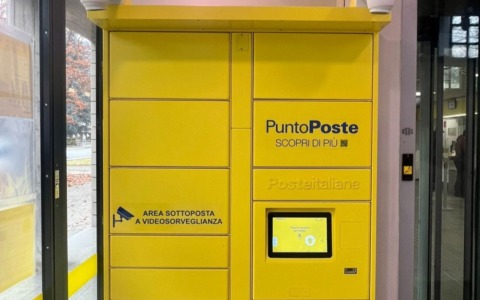 Installato un locker per spedire e ritirare i pacchi in autonomia