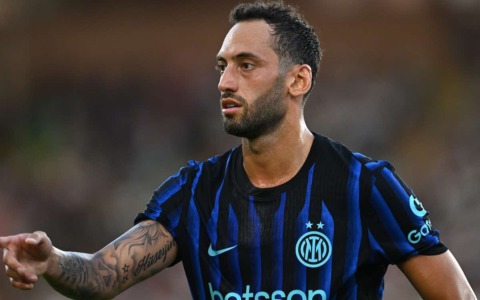 Inter, preoccupa Acerbi. Cauto ottimismo per Calhanoglu