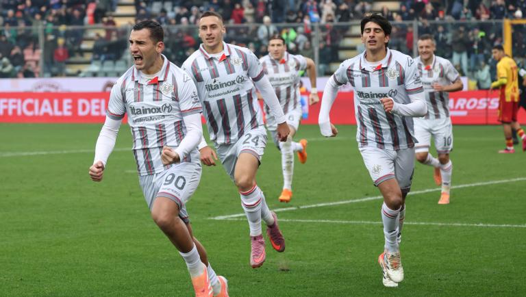 La Cremonese vola: 2-0 sul Lecce e aggancio al Sassuolo