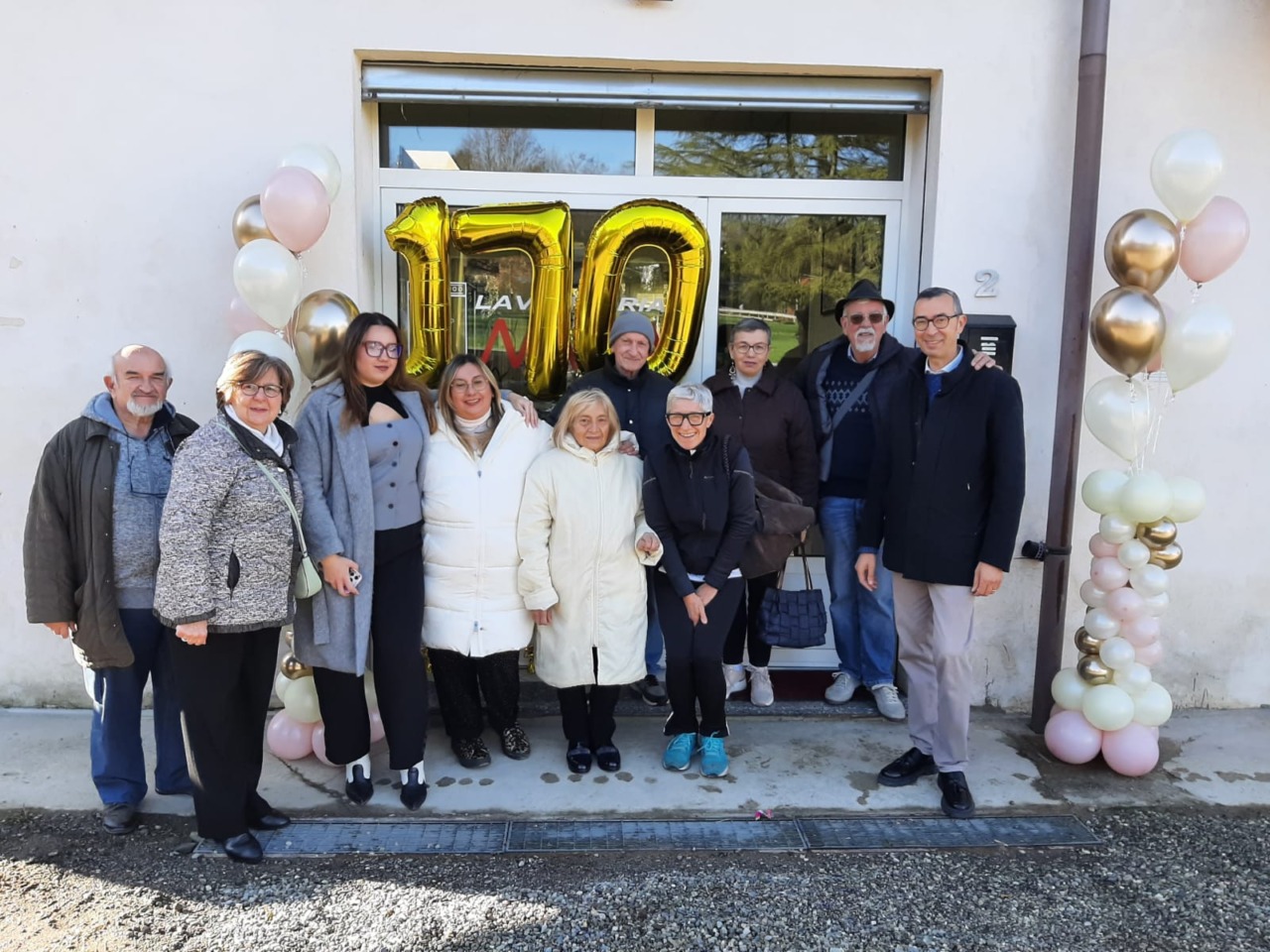 La lavanderia festeggia 170 anni di storia: “Nemmeno l’alluvione è riuscita a fermarci”