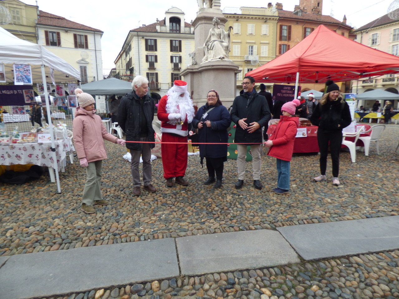 La Magia del Dono 2025: il Volontariato in vetrina in piazza Cavour