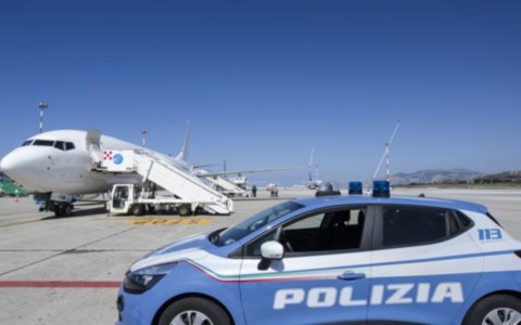 La Polizia di Cremona rimpatria un cittadino peruviano condannato per traffico di droga