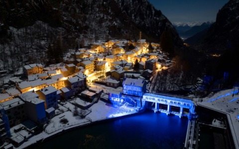 La Valchiavenna si accende: torna l’illuminazione natalizia degli impianti idroelettrici A2A