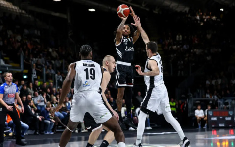 La Virtus travolge anche Derthona